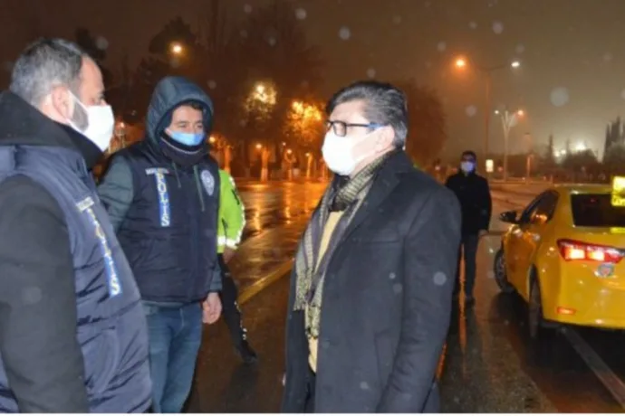 Emniyet Müdüründen Taksiyle Yılbaşı Gecesi Denetimi