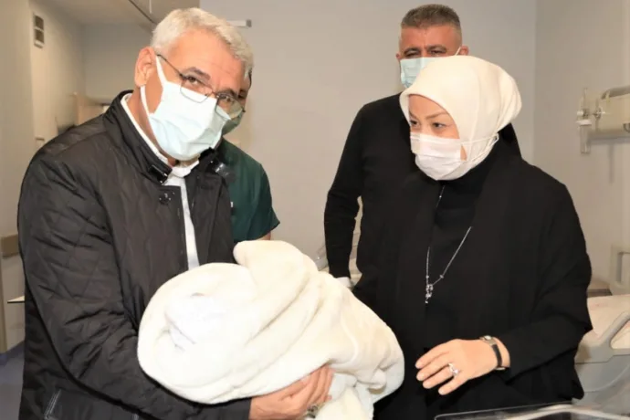 MİLLETVEKİLİ ÇALIK VE BAŞKAN GÜDER’DEN YILIN İLK BEBEKLERİNE ZİYARET