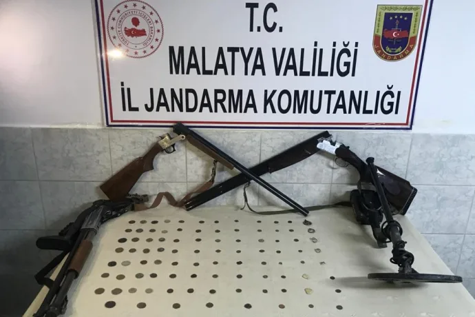 Tarihi eserlere müşteri arayan şahıs jandarmaya yakalandı