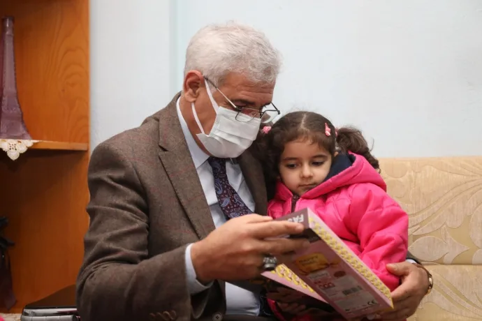 BAŞKAN GÜDER’DEN PERSONELİNE YÜREK ISITAN ZİYARET