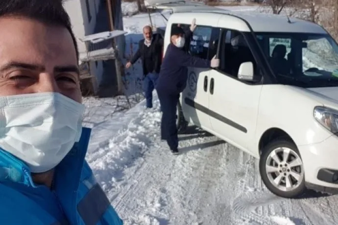 90'ın yaşın üzerindekilere aşıları evlerinde yapılıyor