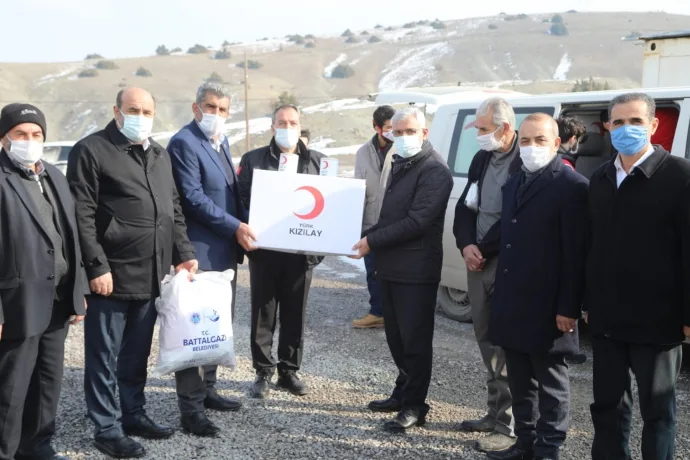 DEPREMİN BİRİNCİ YILINDA DEPREMZEDE AİLELERİ UNUTULMADI