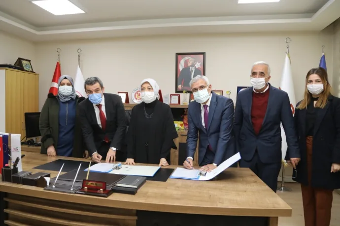 BATTALGAZİ’DE İKİ ÖNEMLİ PROJENİN İMZALARI ATILDI