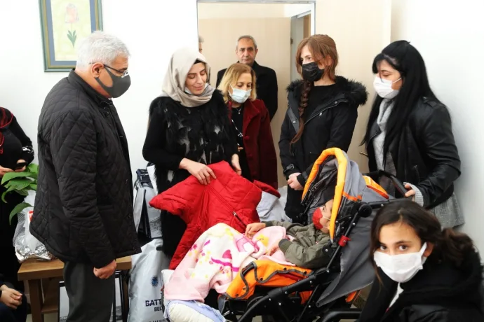 İHTİYAÇ SAHİBİ ÇOCUKLARIN YÜZÜNÜ BAŞKAN GÜDER GÜLDÜRDÜ
