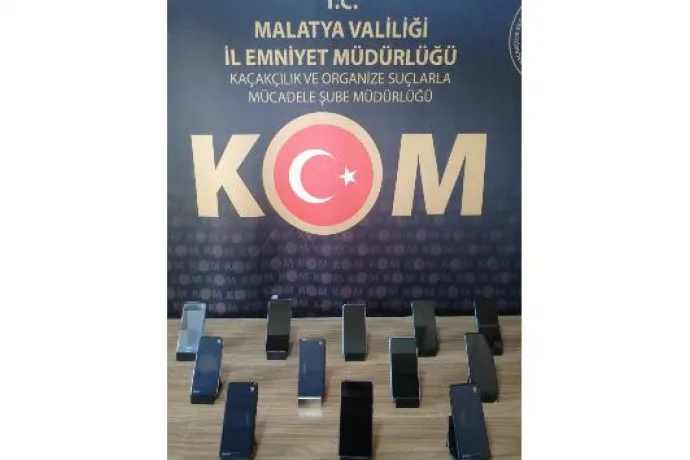 Kaçak telefonları satamadan yakalandı