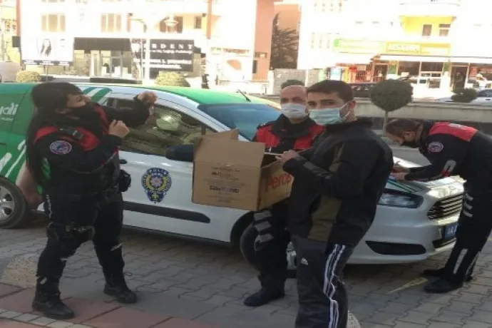 Kanadı kırık Serçe'ye polis şefkati