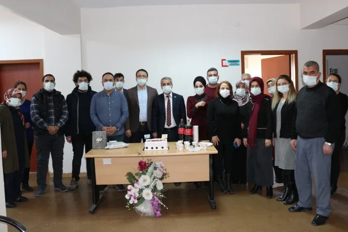 KIZILAY ŞUBE BAŞKANI SOYLU'YA DOĞUM GÜNÜ SÜRPRİZİ