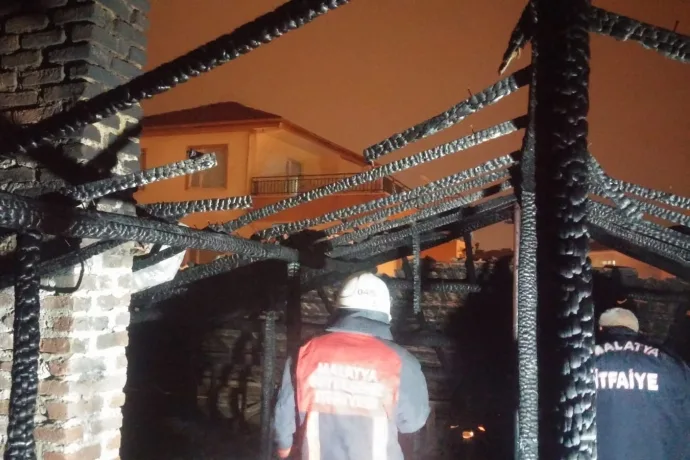 Çatı Yangını Maddi Hasara Yol Açtı..video