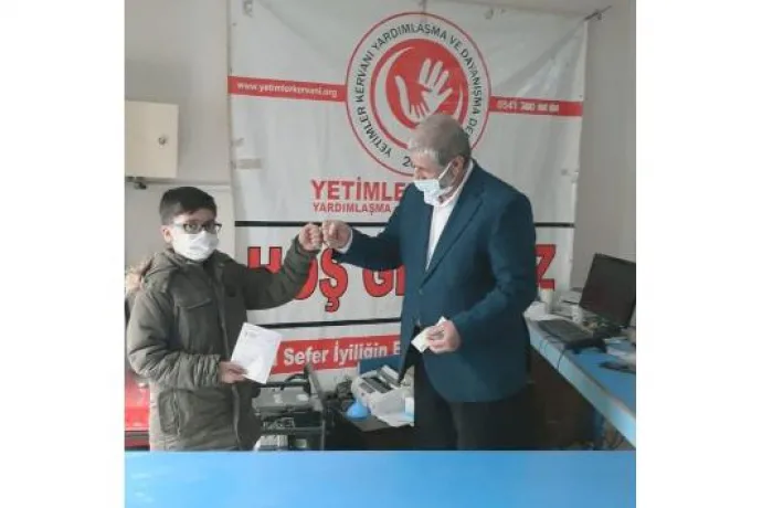 Bulduğu 20 lirayı yetimlere bağışladı
