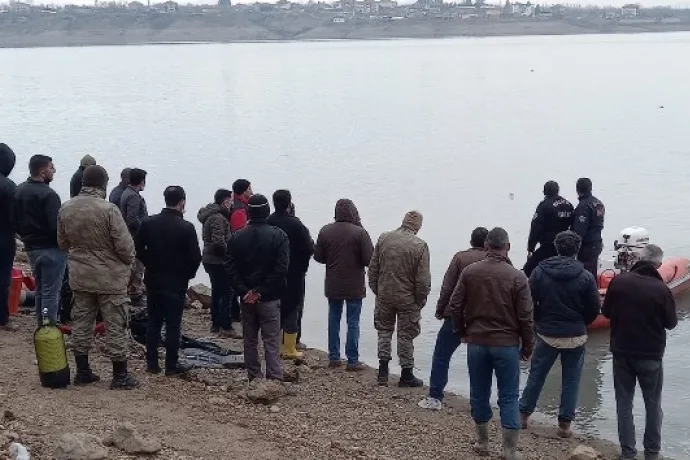 Alabora olan teknedeki kayıp balıkçının cansız bedenine ulaşıldı video