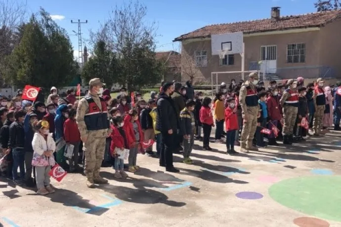 Jandarma'dan çocuklarla etkinlik
