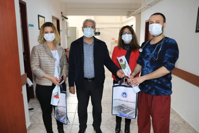 BAŞKAN GÜDER’DEN SAĞLIKÇILARA ‘TIP BAYRAMI’ ZİYARETİ