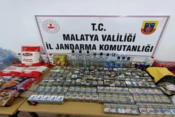 Çaldıklarını götüremeden yakalandılar