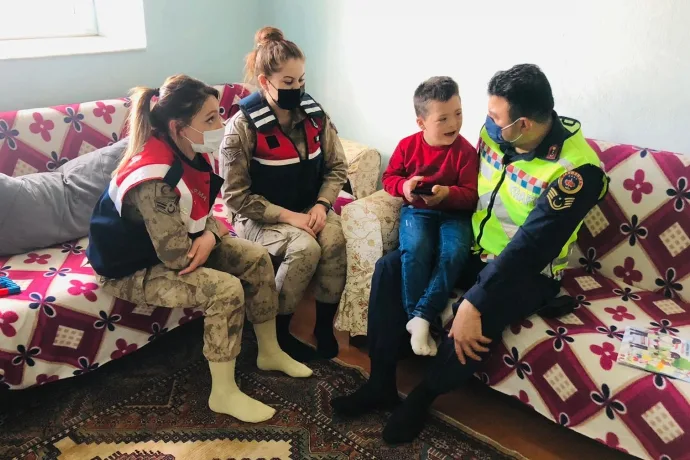 Jandarma'dan Otizmli Çocuklara Ziyaret