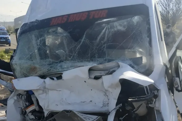 minibüsün kaza yapması sonucu 6 kişi yaralandı.