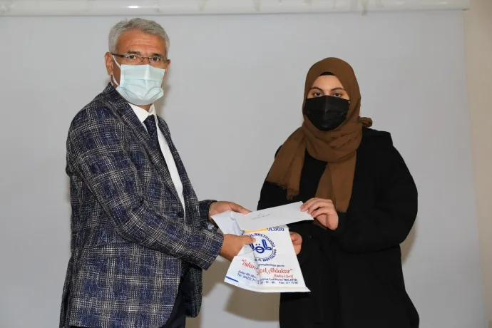 BAŞKAN GÜDER, BİLGİ YARIŞMASININ ÖDÜL TÖRENİNE KATILDI