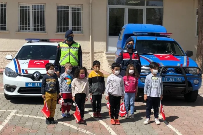 Jandarmadan 23 Nisan Çocuk Bayramı Etkinliği video