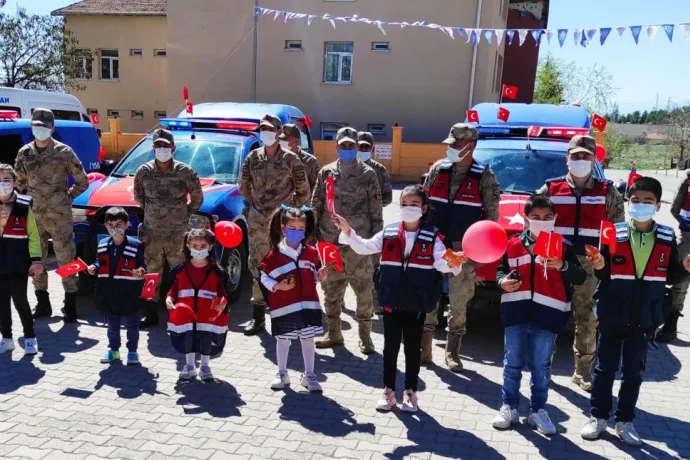 JANDARMA DAN 23 NİSAN ETKİNLİĞİ