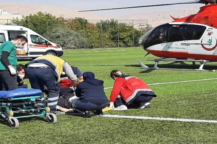 Kalp krizi geçiren yaşlı adamın imdadına ambulans helikopter yetişti