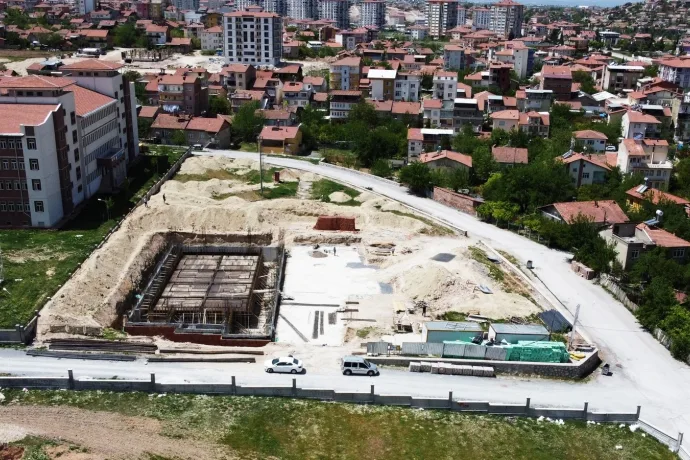 BATTALGAZİ’DE YARI OLİMPİK HAVUZ ÇALIŞMALARI SÜRÜYOR