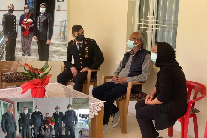 Jandarma Annelere Çiçek Dağıttı