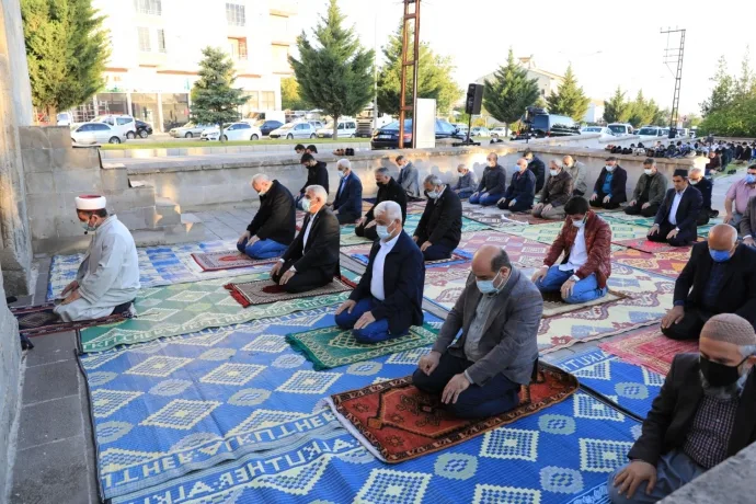 BAYRAM NAMAZI 800 YILLIK NAMAZGÂHTA EDA EDİLDİ
