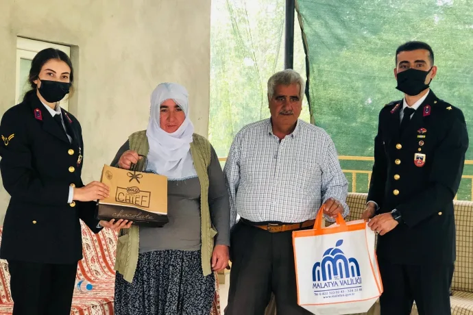 JANDARMA EKİPLERİNDEN ŞEHİT AİLELERİNE ZİYARET