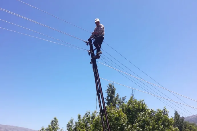 Bir Vatandaş Direkte Mahsur Kaldı