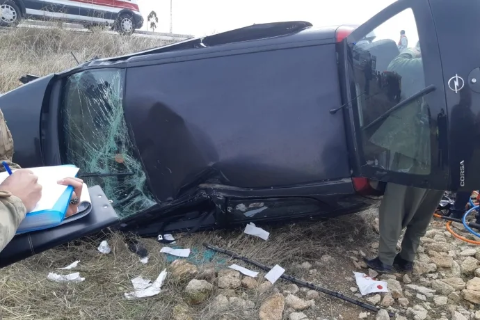 Kontrolden çıkan otomobil şarampole yuvarlandı: 4 yaralı