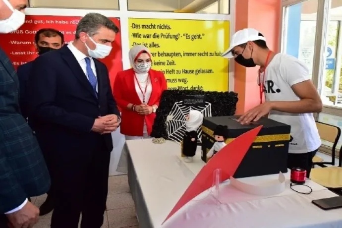 Öğrencilerden Bilim Fuarı