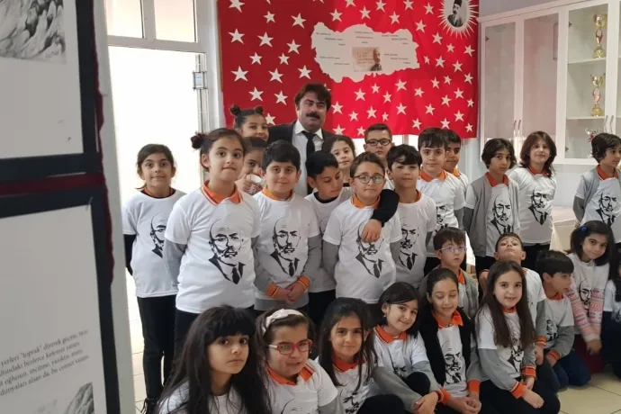 BEGÜM KARTAL'DA, MEHMET AKİF RESİMLERLE ANILDI