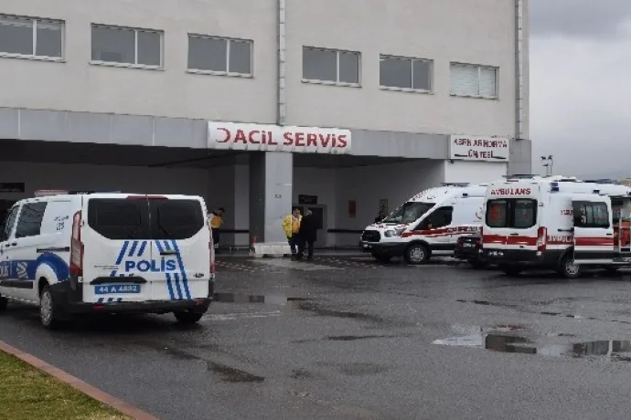Malatya'da iki otomobil çarpıştı: 4 yaralı
