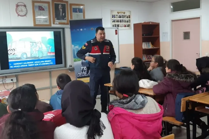 Öğrencilere trafik eğitimi verildi