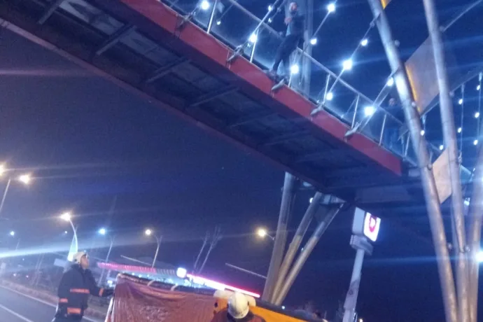 Malatya’da intihar girişimi; itfaiyenin atlama çadırı ölümden kurtardı