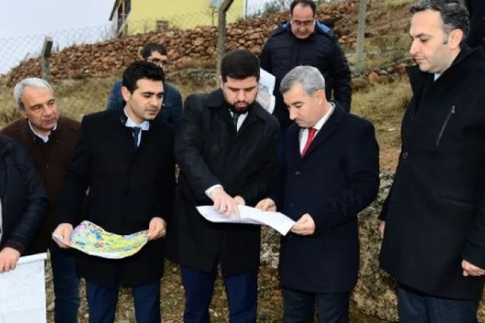 Başkan Çınar, yol güzergahlarını inceledi