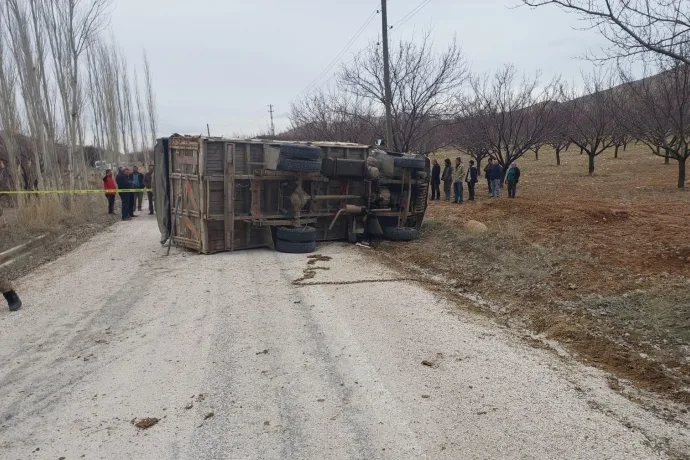 Kamyon Devrildi: 1 Ölü