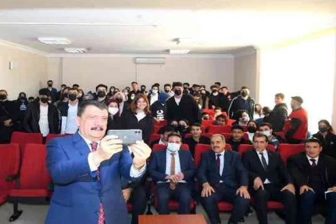 Başkan Gürkan, kariyer günleri programına katıldı