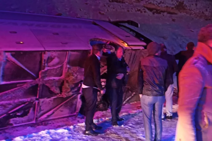 Malatya'da Otobüs Devrildi