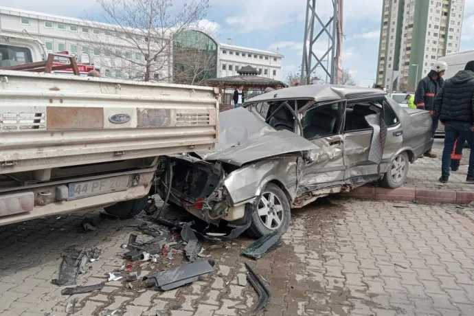 Malatya Malatya'da 6 araç bir birine girdi: 1 yaralı