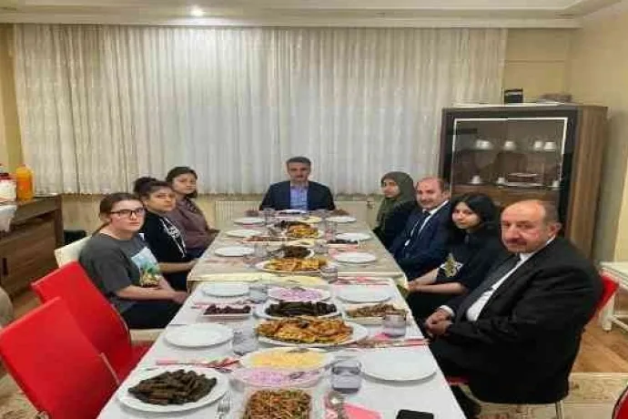 Vali Baruş sahipsiz çocuklara sahip çıktı