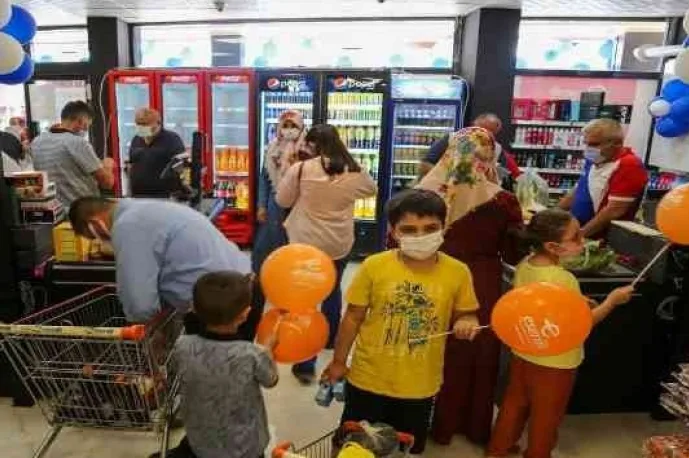 Esenlikten alışveriş yüz güldürüyor