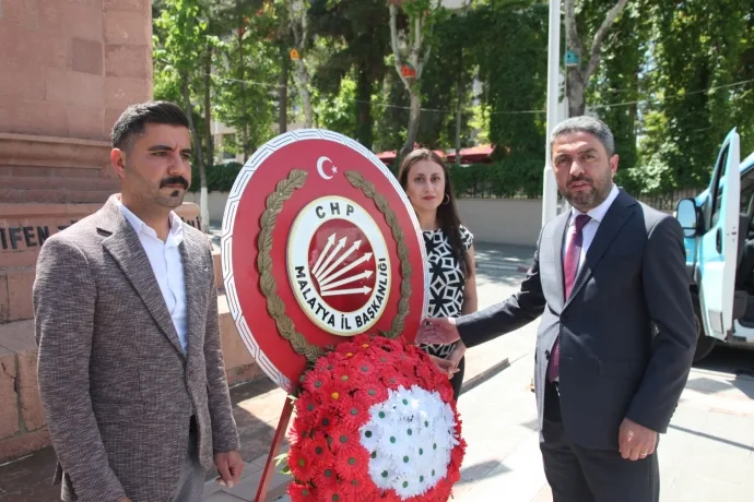 CHP’DEN ATATÜRK ANITI ÖNÜNDE 19 MAYIS KUTLAMASI