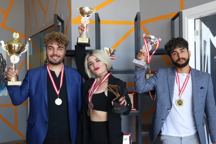 Şampiyonlar Kuaför Ramiz’de Saçlarınız size özel olmalı...