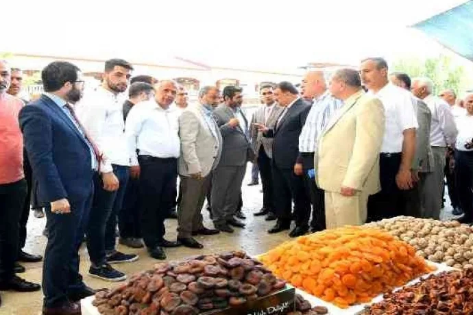 Başkan Gürkan, Şire Pazarında esnaf ile bir araya geldi