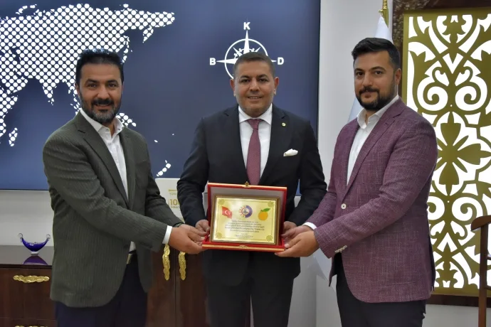 Malatya TSO’dan İstanbul Piliç’e plaket