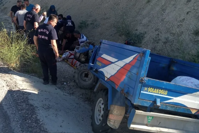 Malatya'da çapa motoru devrildi: 1'i ağır 3 yaralı