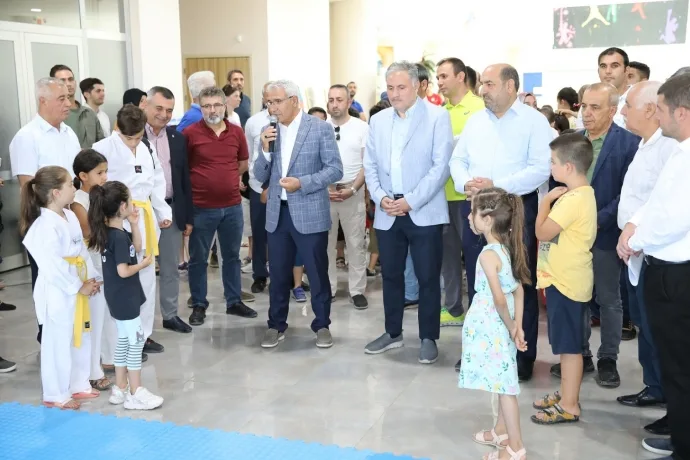 BATTALGAZİ BELEDİYESİ YAZ SPOR OKULLARINDAKİ ÖĞRENCİLERE SÜRPRİZ ZİYARET