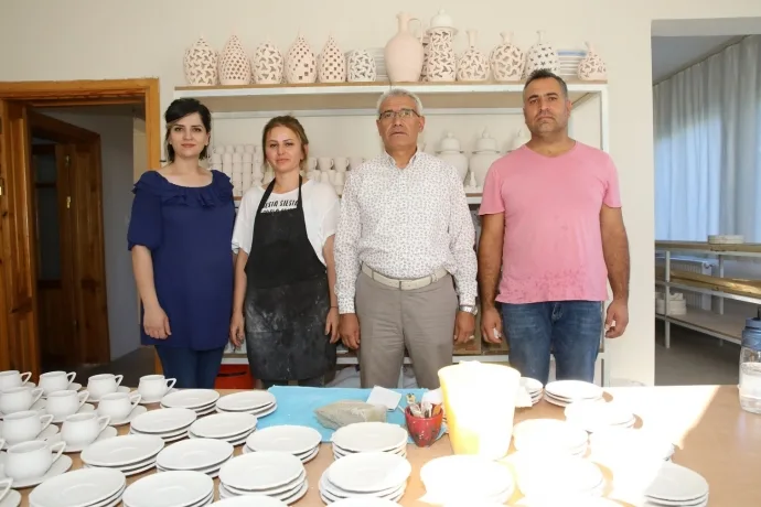 BAŞKAN GÜDER, EL EMEĞİ GÖZ NURU ESERLERİ İNCELEDİ