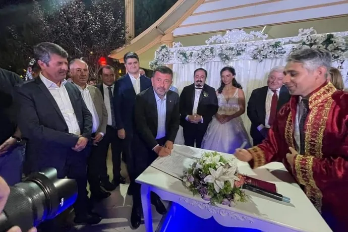 CHP’lileri Bir Araya Getiren Düğün