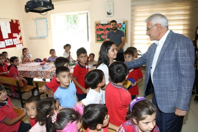 BAŞKAN GÜDER ÖĞRENCİLERİN İLK DERS HEYECANINA ORTAK OLDU